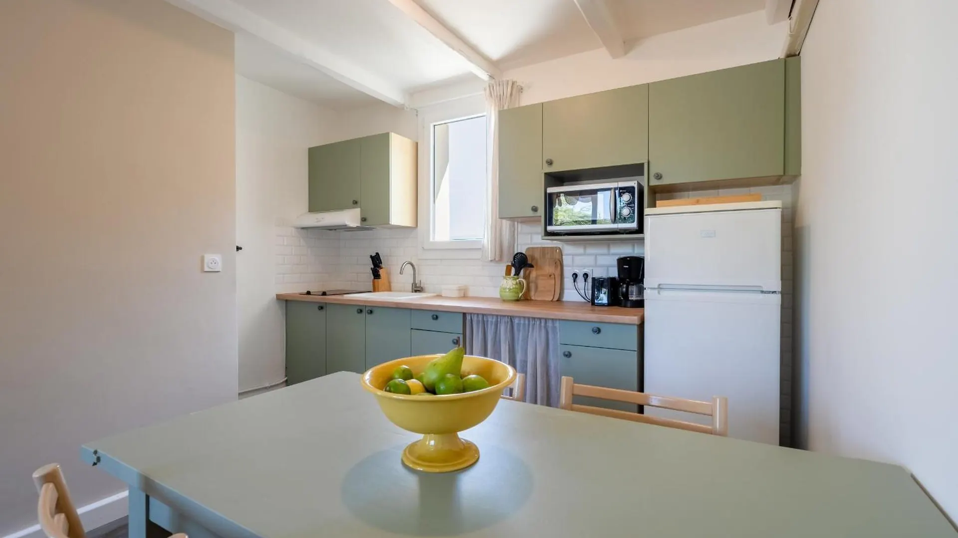 Charming Cottage 4 People In A Tourist Residence La Roque-sur-Pernes Holiday home