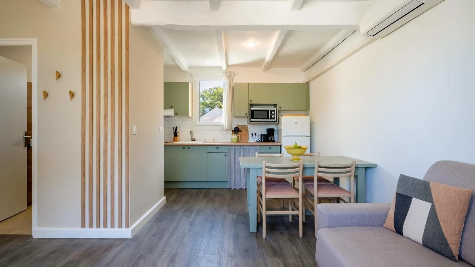 Charming Cottage 4 People In A Tourist Residence La Roque-sur-Pernes Holiday home