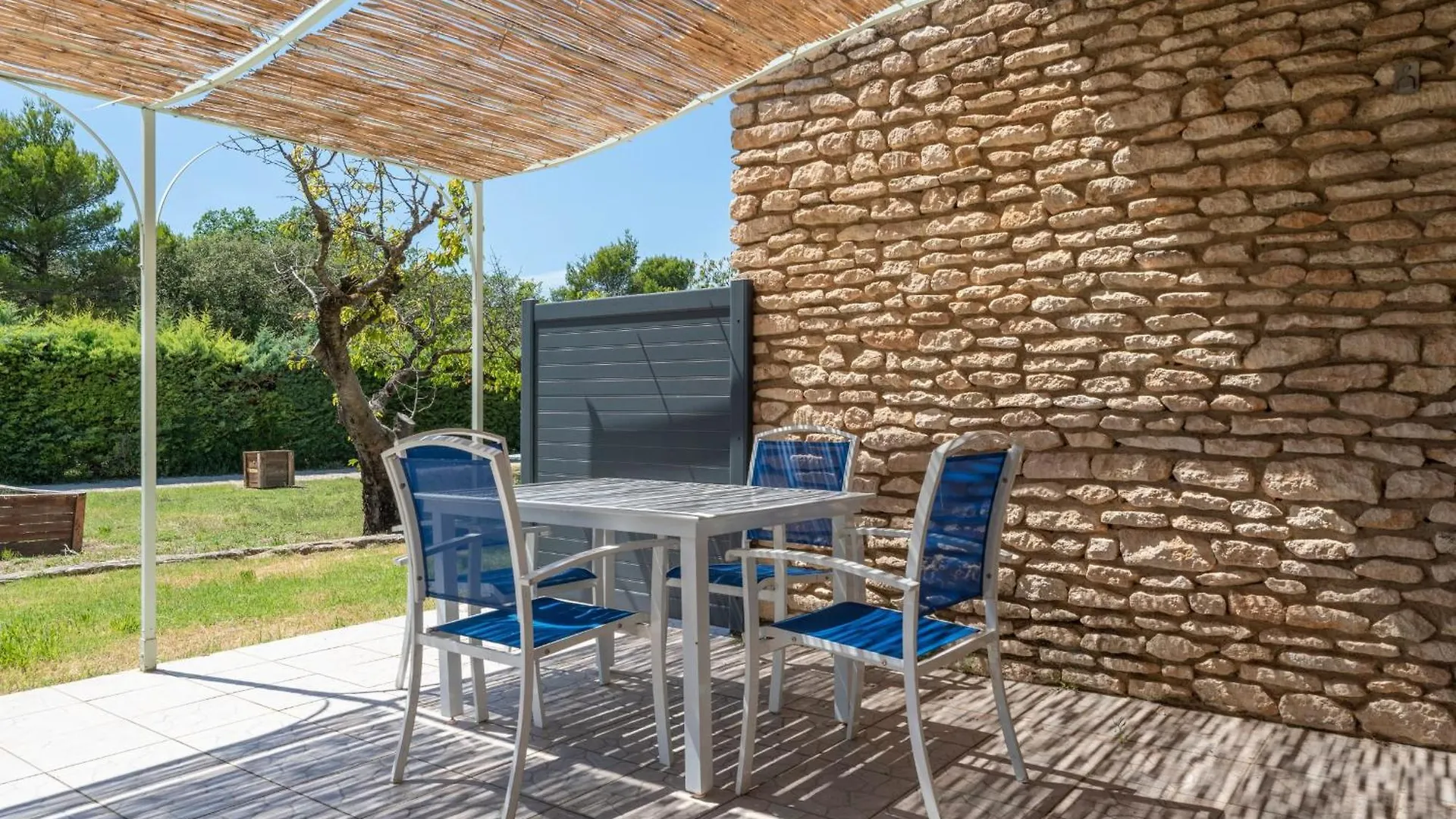 Holiday home Charming Cottage 4 People In A Tourist Residence La Roque-sur-Pernes